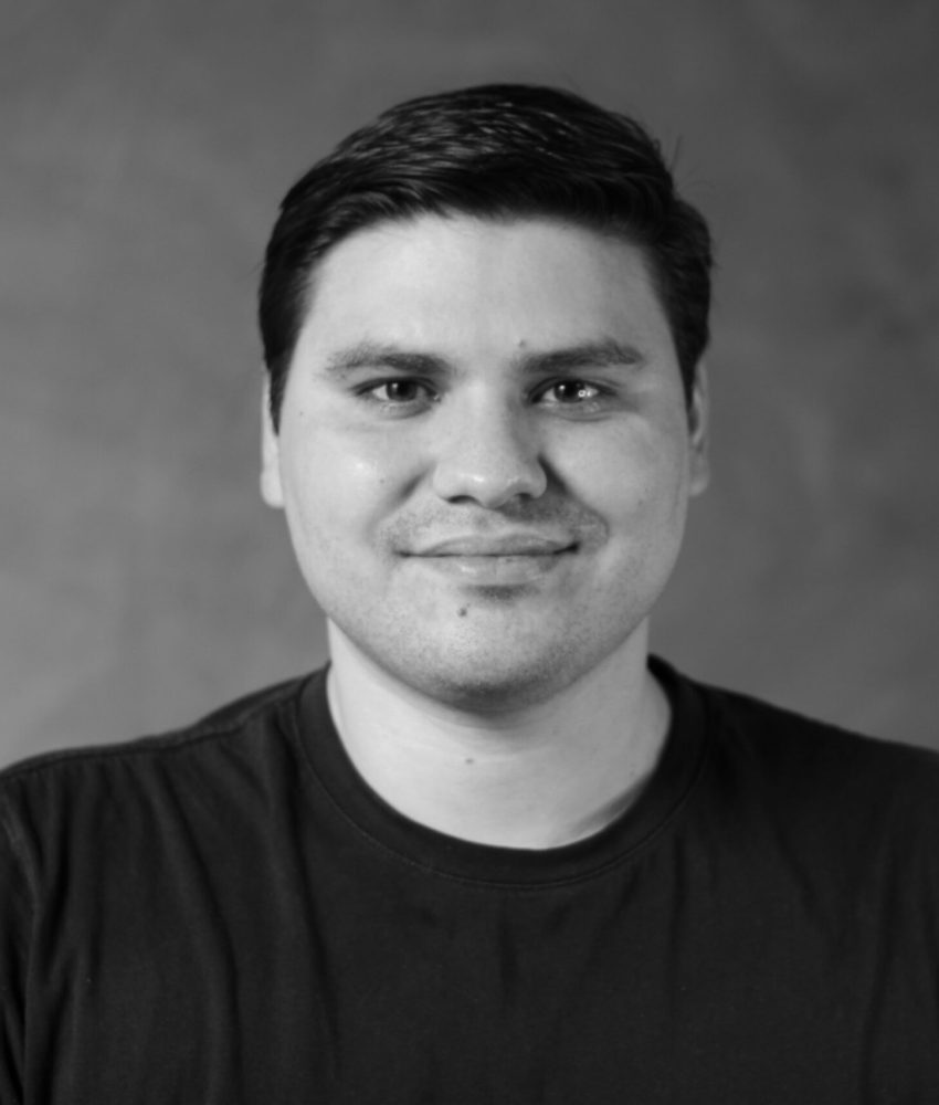 ROBERTO DOMÍNGUEZ     Coordinador Creativo